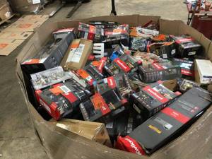 Gaylord of Assorted Mixed Door Knobs Various Models and Styles Customer Returns See Terms on Auction