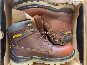 lot 4 image: DEWALT Mens Titanium WPPT Waterproof 6 in. Work Boots- Soft Toe- Brown 11(W)