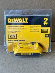 lot 17 image: DEWALT 20-Volt MAX Compact Lithium-Ion 2.0Ah Battery Pack