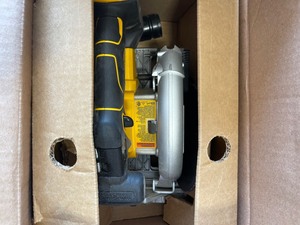 lot 43 image: DEWALT 20-Volt MAX Cordless Brushless 6-12 in. Circular Saw (Tool- Only)