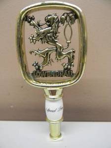 lot 33 image: VINTAGE LOWENBRAU SPECIAL BEER TAP HANDLE - LION LOGO - VERY COOL OLD SCHOOL PIECE - APPROX 7 - SEE PICTURES