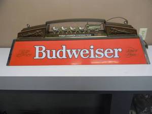 lot 73 image: VINTAGE BUDWEISER BEER WORLDS CHAMPION CLYDESDALE TEAM POOL TABLEBAR LIGHT - NICE - WORKS - FANTASTIC PIECE - APPROX 40 By 14 - SEE PICTURES