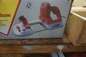 lot 7 image: Tool Shop Brand Model 240-2118 Portable Band Saw