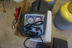 lot 14 image: Robinair RG3 Refrigerant Recovery Vacuum Machine With 2 - 20lb Storage Tanks