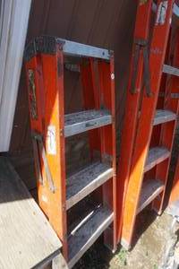 lot 18 image: Louisville Brand 4 Double Sided Aluminum Step Ladder