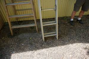 lot 90 image: 24 Aluminum Step Ladder