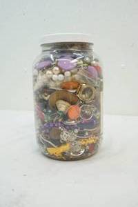 lot 10 image: variety of costume jewelry