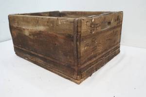 lot 15 image: vintage wood box
