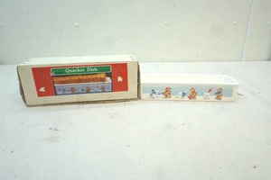lot 18 image: vintage cracker dish