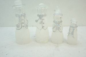 lot 19 image: glass snowman