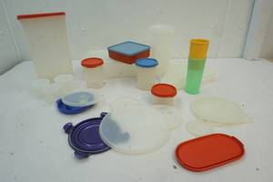 lot 25 image: Tupperware