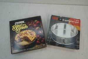 lot 34 image: Pyrex