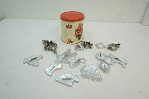 lot 39 image: vintage canister