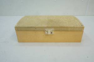 lot 40 image: jewelry box