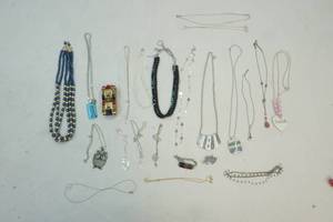 lot 48 image: jewelry