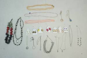 lot 50 image: jewelry