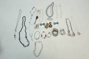 lot 51 image: jewelry
