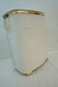 lot 52 image: hamper