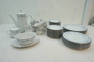 lot 60 image: Noritake fine China set
