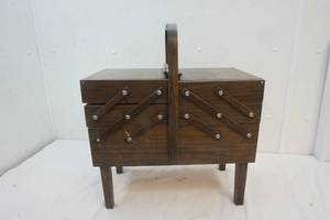 lot 89 image: wood sewing box