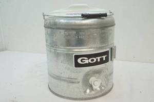 lot 99 image: Gott cooler