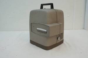 lot 104 image: bell Howell auto load projector