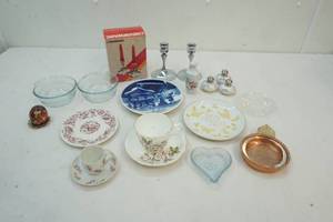 lot 114 image: candle holders