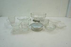 lot 121 image: clear glassware