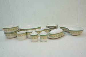 lot 127 image: palatograph dish set
