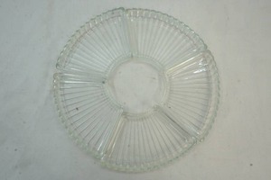 lot 128 image: glass veggie tray set