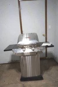 lot 141 image: gas grill