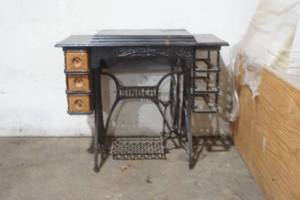 lot 142 image: antique treadle singer sewing machine