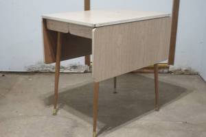 lot 143 image: drop leaf table