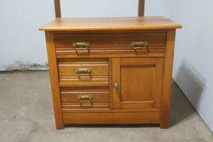 lot 144 image: primitive commode