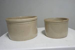 lot 181 image: pottery jars