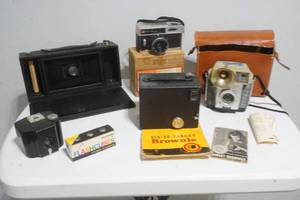 lot 195 image: cameras