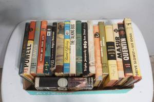 lot 200 image: books