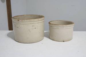 lot 220 image: pottery jars