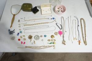 lot 228 image: costume jewelry