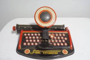 lot 247 image: toy typewriter