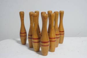 lot 266 image: bowling pins