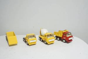 lot 271 image: Tonka trucks