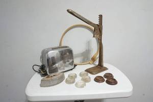 lot 275 image: bottle capper