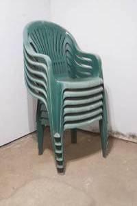 lot 284 image: patio chairs