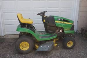 lot 286 image: John Deere lawn mower
