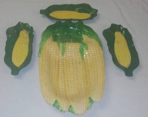 lot 397 image: Corn Cob Trays By Ganz.