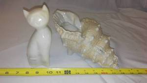 lot 418 image: Stone Cat and Ceramic Conch