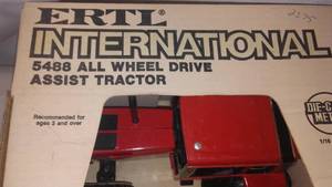 lot 430 image: ERTL International IH 5488 All-Wheel Drive Assist Tractor # 2084
