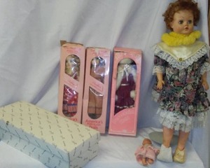 lot 463 image: Collectible Porcelain Dolls & More