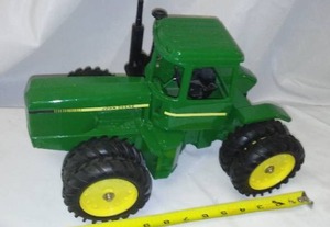 lot 479 image: ETRL John Deere 4 Wheel Drive, Articulating